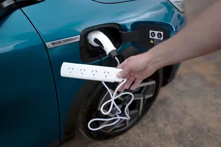 Thiết bị chuyển đổi nguồn điện V2L của BYD