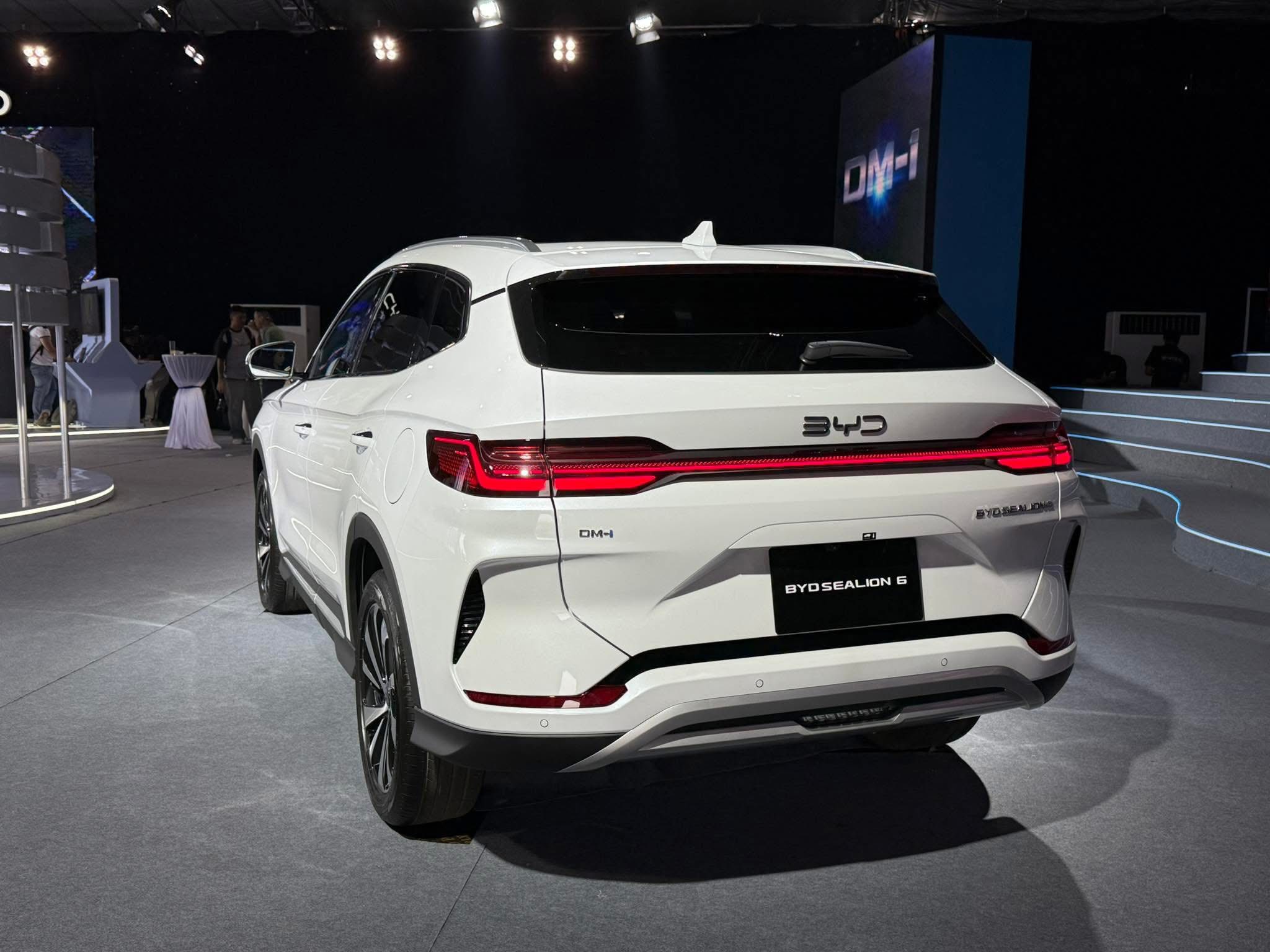 Đuôi xe BYD Sealion 6